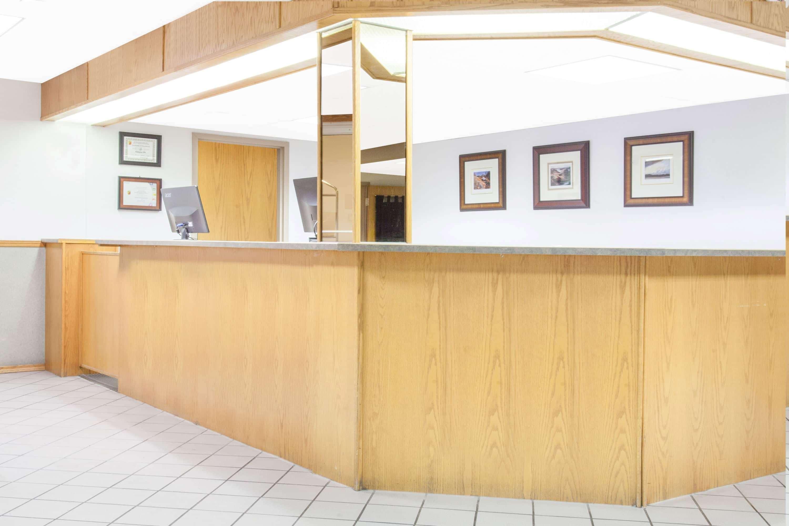 Super 8 By Wyndham Kenora Hotel Luaran gambar
