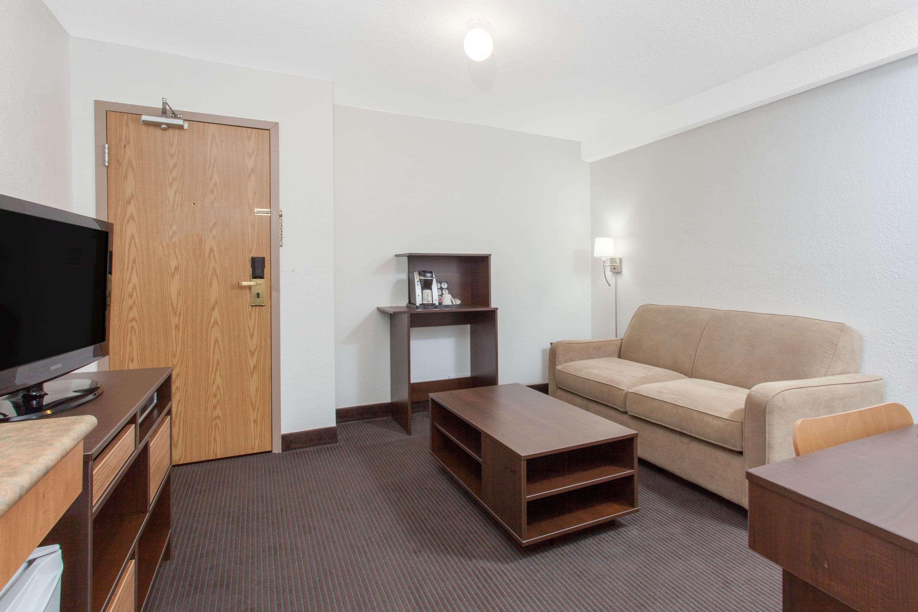 Super 8 By Wyndham Kenora Hotel Luaran gambar