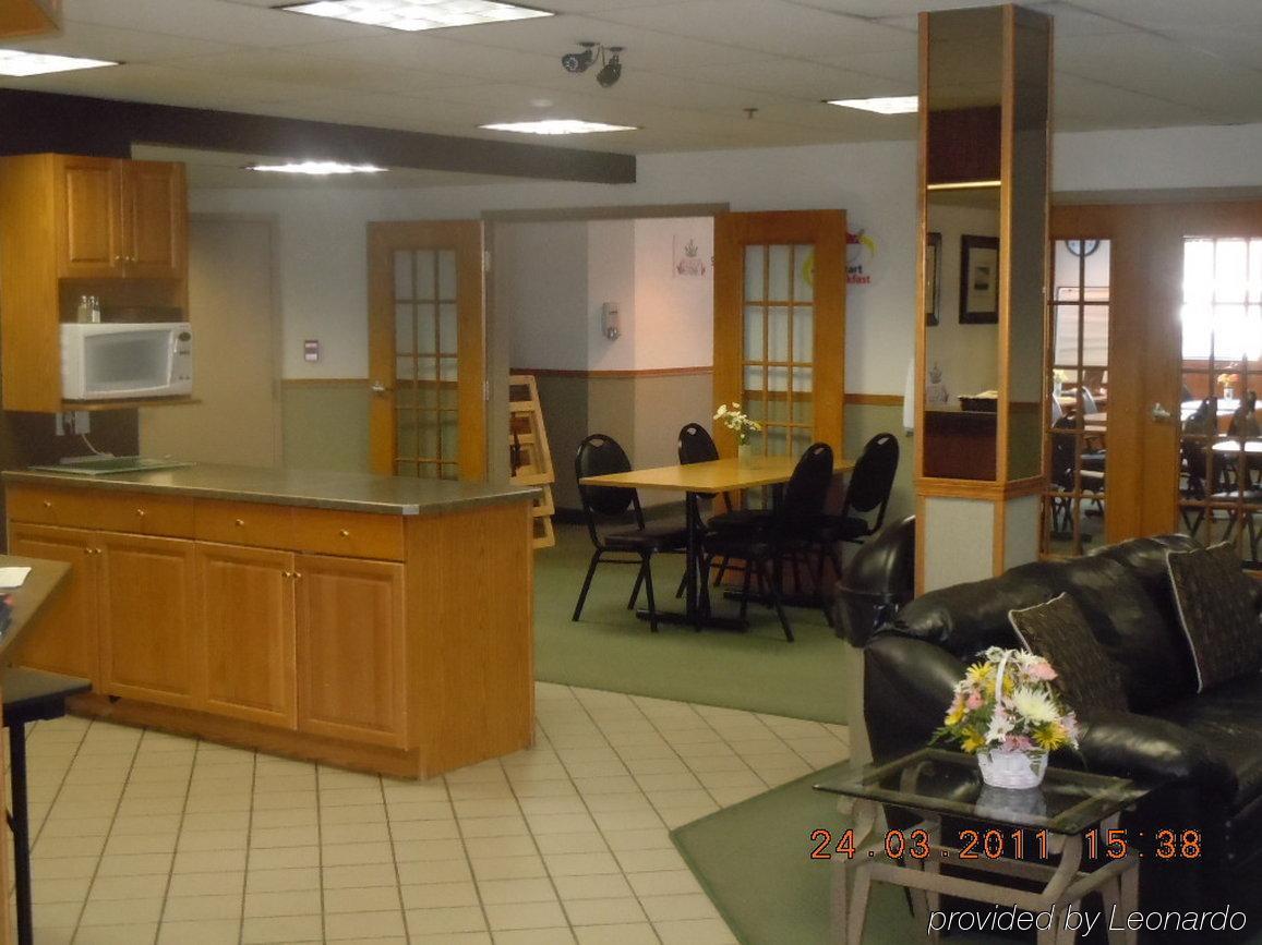 Super 8 By Wyndham Kenora Hotel Restoran gambar