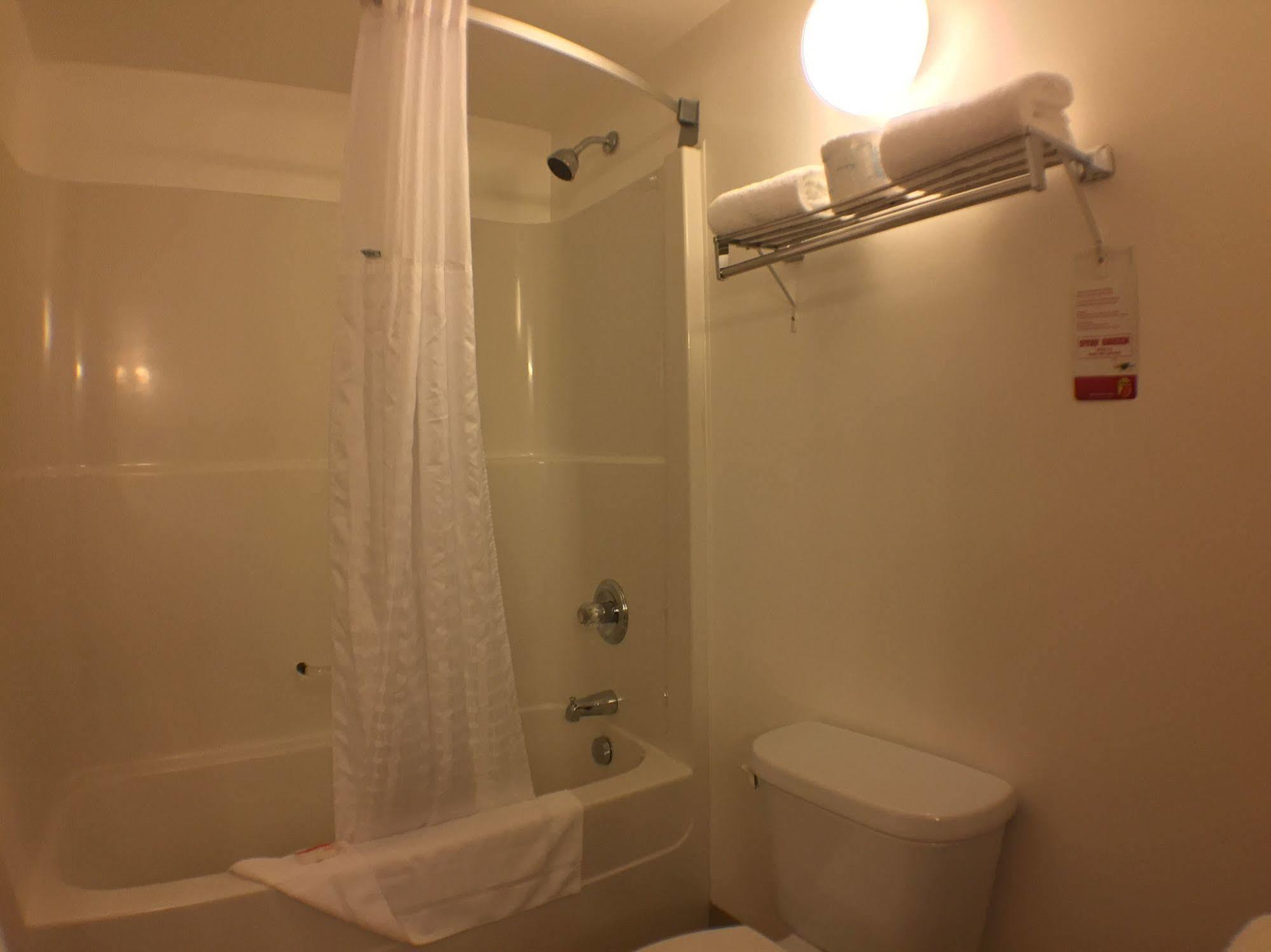 Super 8 By Wyndham Kenora Hotel Luaran gambar