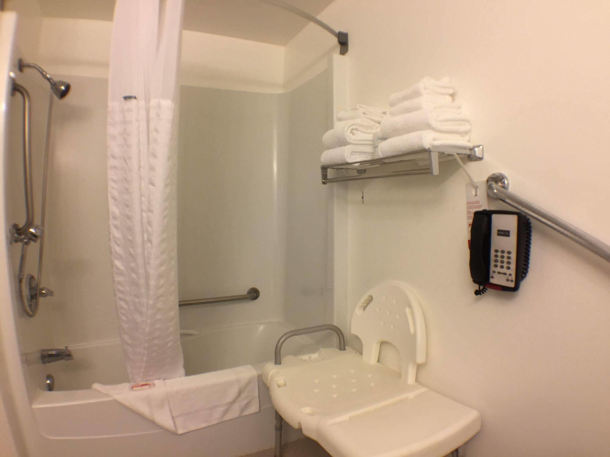 Super 8 By Wyndham Kenora Hotel Luaran gambar