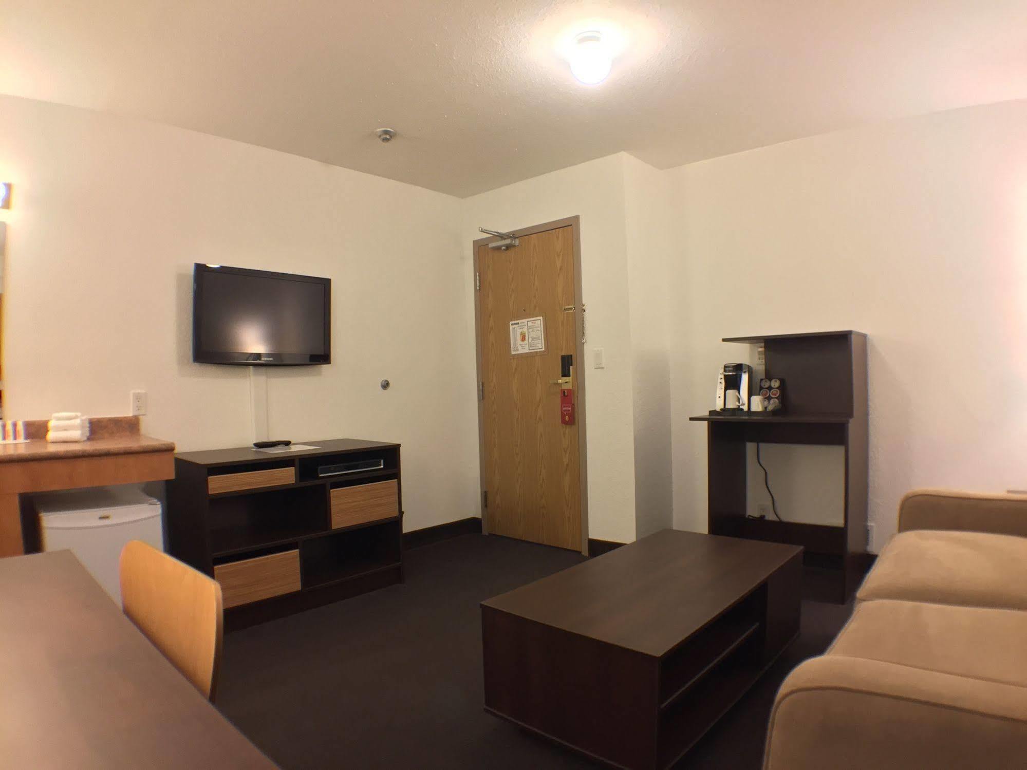 Super 8 By Wyndham Kenora Hotel Luaran gambar