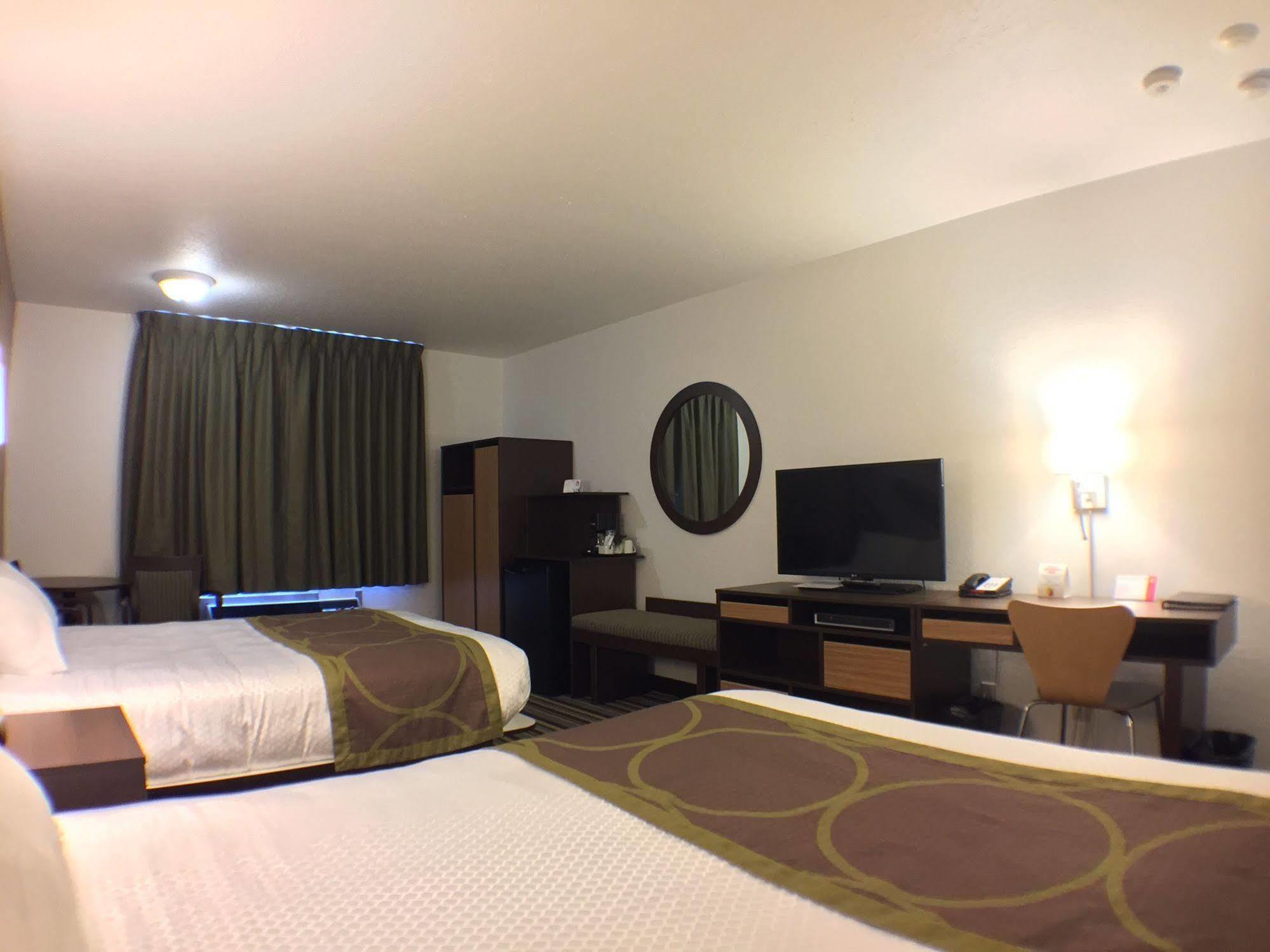 Super 8 By Wyndham Kenora Hotel Luaran gambar