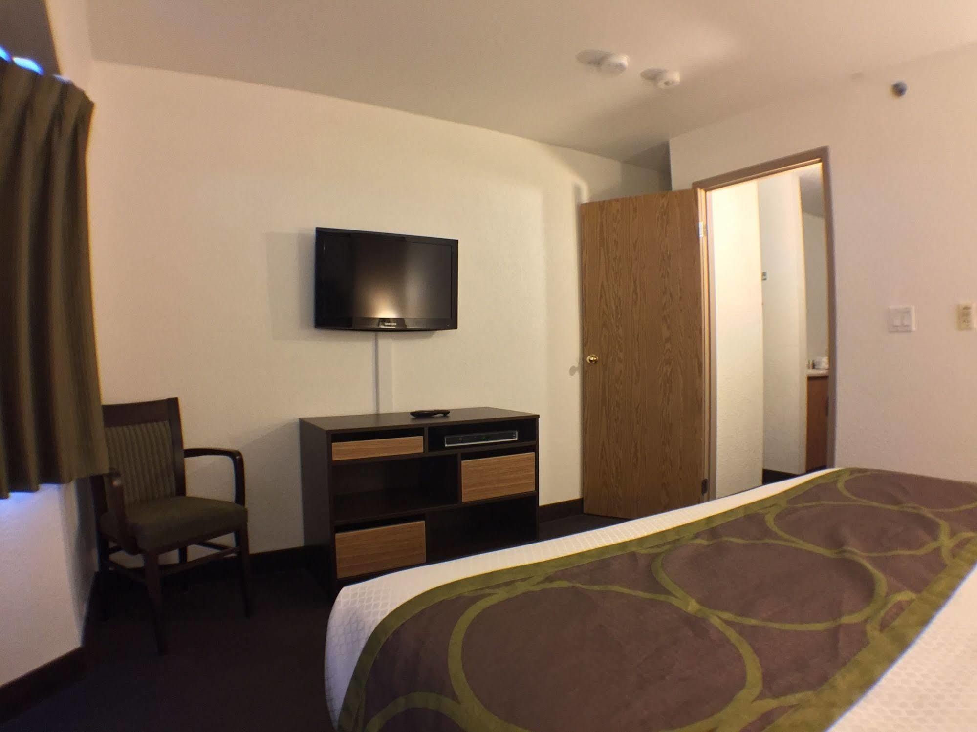 Super 8 By Wyndham Kenora Hotel Luaran gambar
